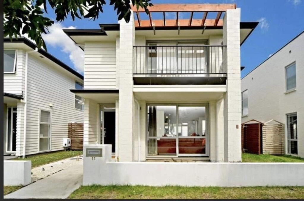 11 phar lap crescent