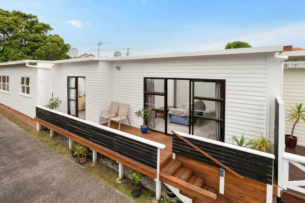 55c selwyn avenue